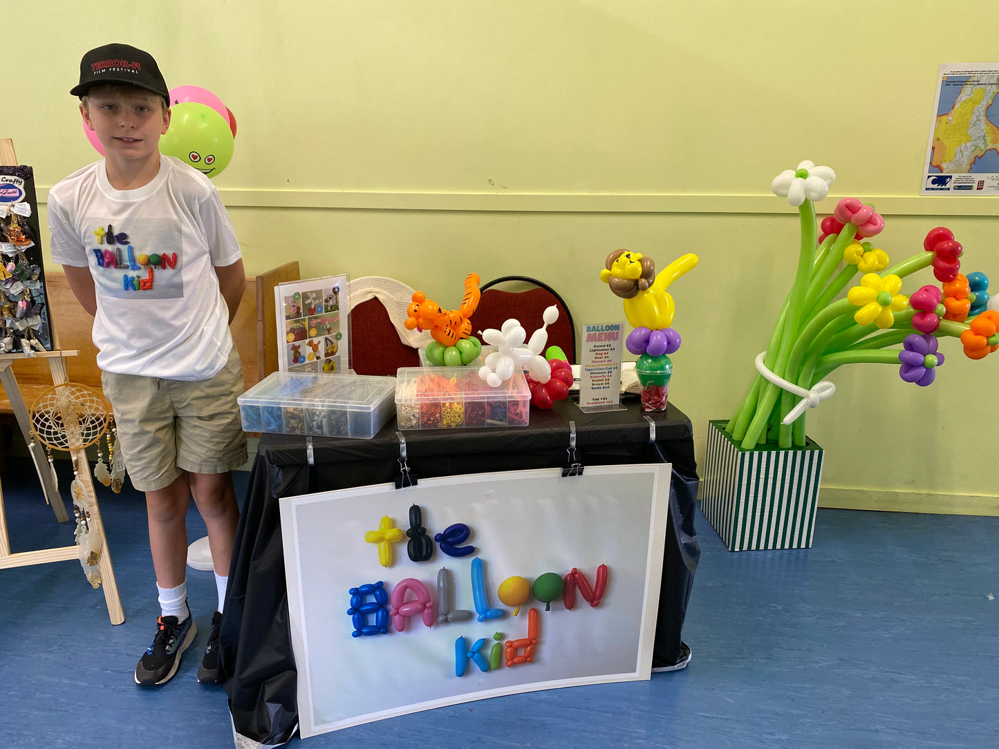 Balloon twisting - public events