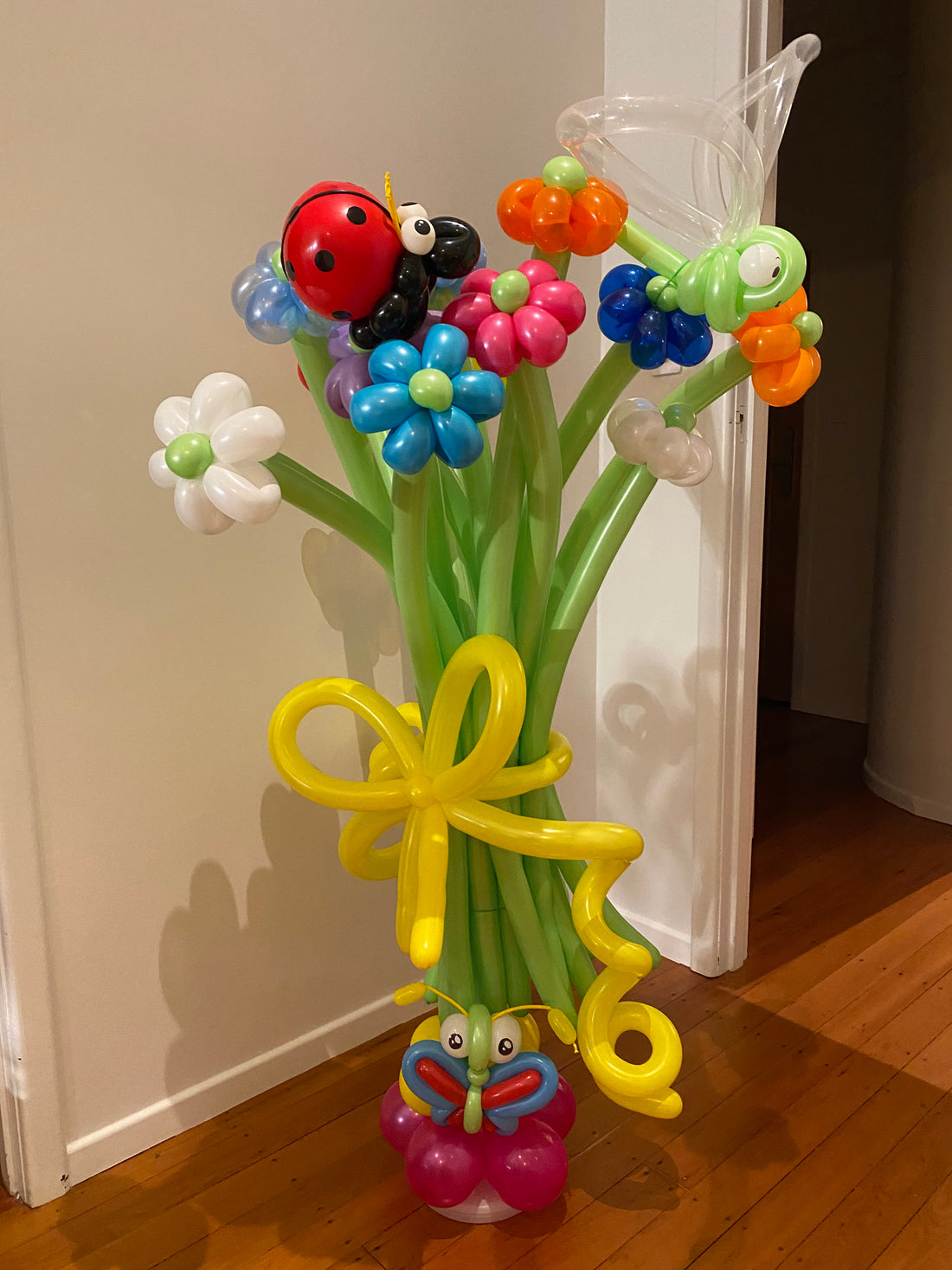 Making an eye catching balloon centrepiece