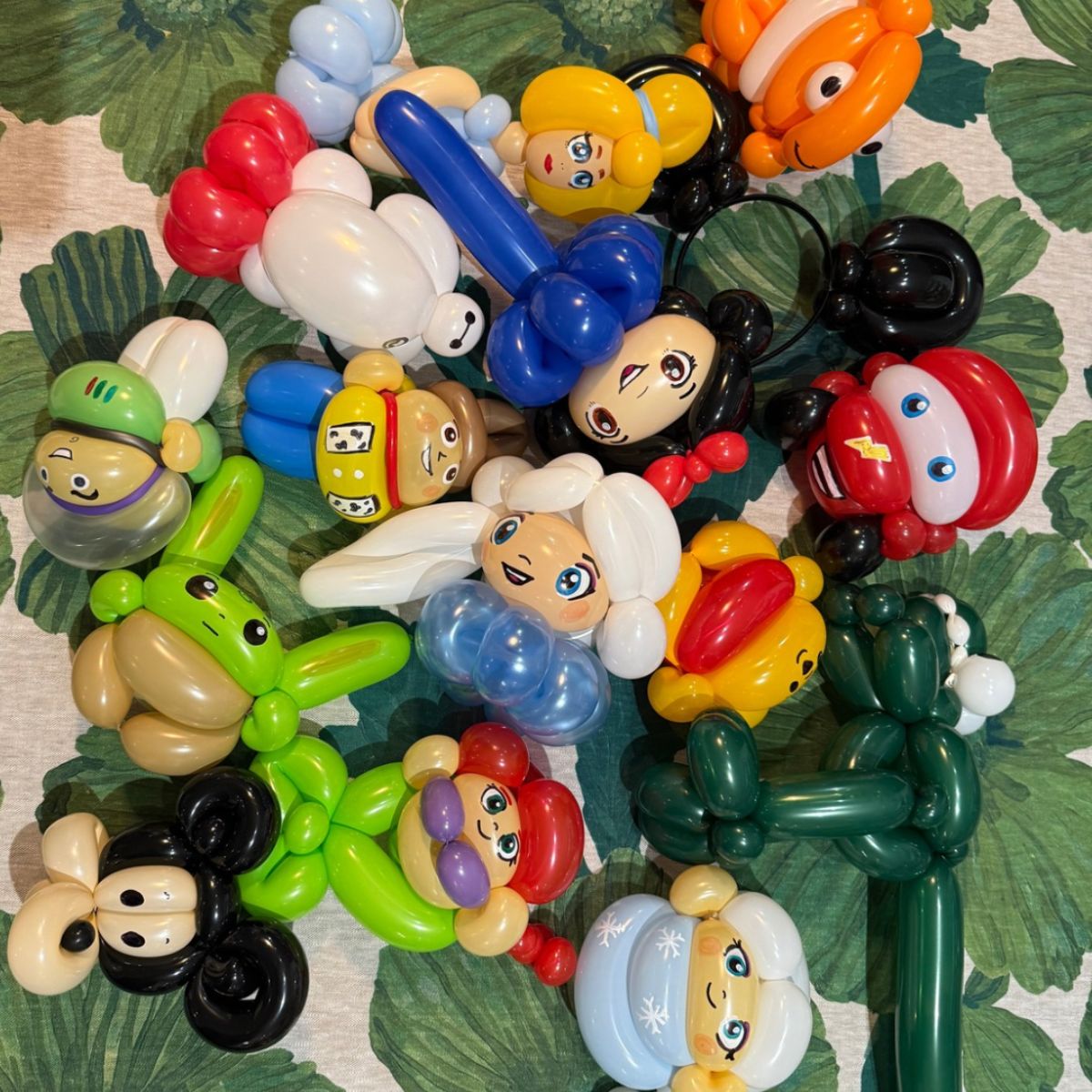 1 hour of balloon twisting - private parties / kids birthdays